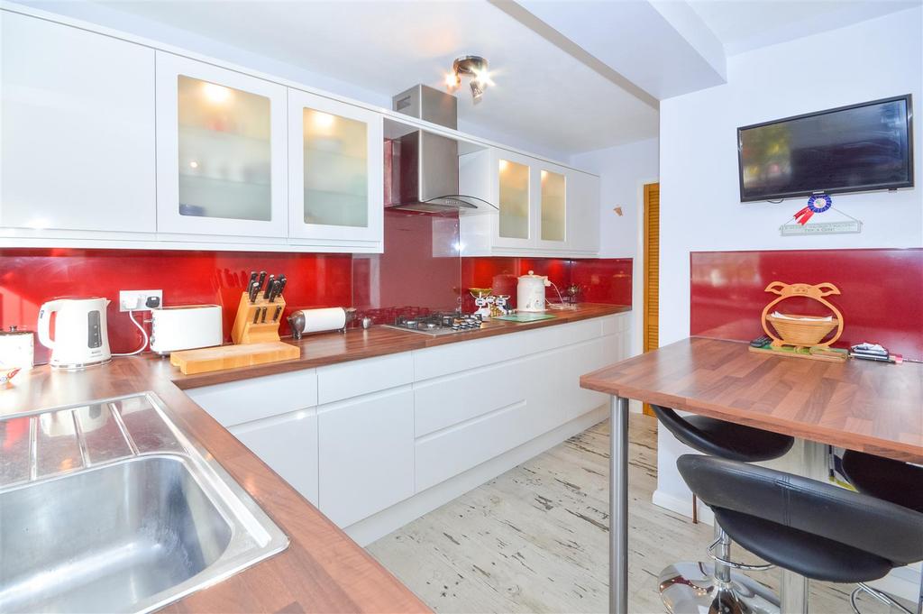 Newlaithes Crescent, Normanton WF6 3 bed detached house for sale £265,000