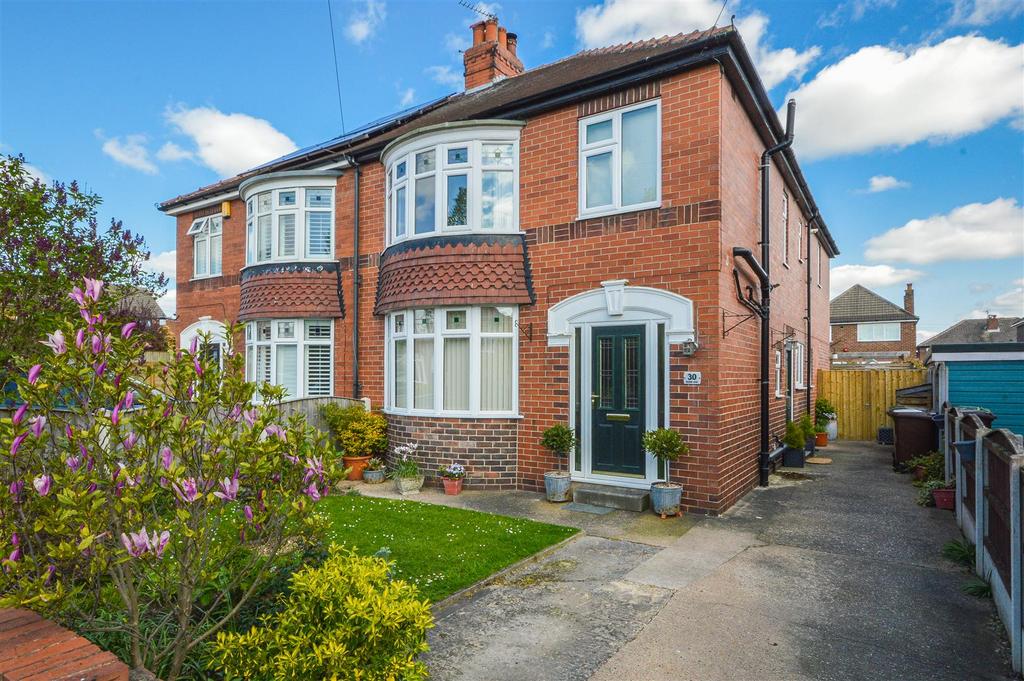Westfield Avenue, Pontefract WF8 3 bed semidetached house £285,000