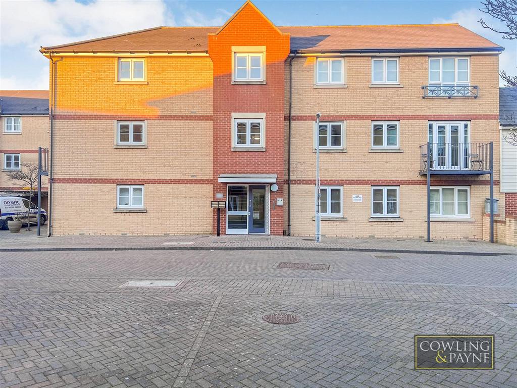 Bridge Road, Wickford 2 bed apartment £225,000