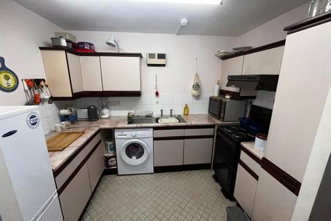 2 bedroom flat for sale, Ashley Court, Hatfield