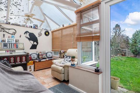 37 Anne Crescent, Evesham, WR11 1HZ