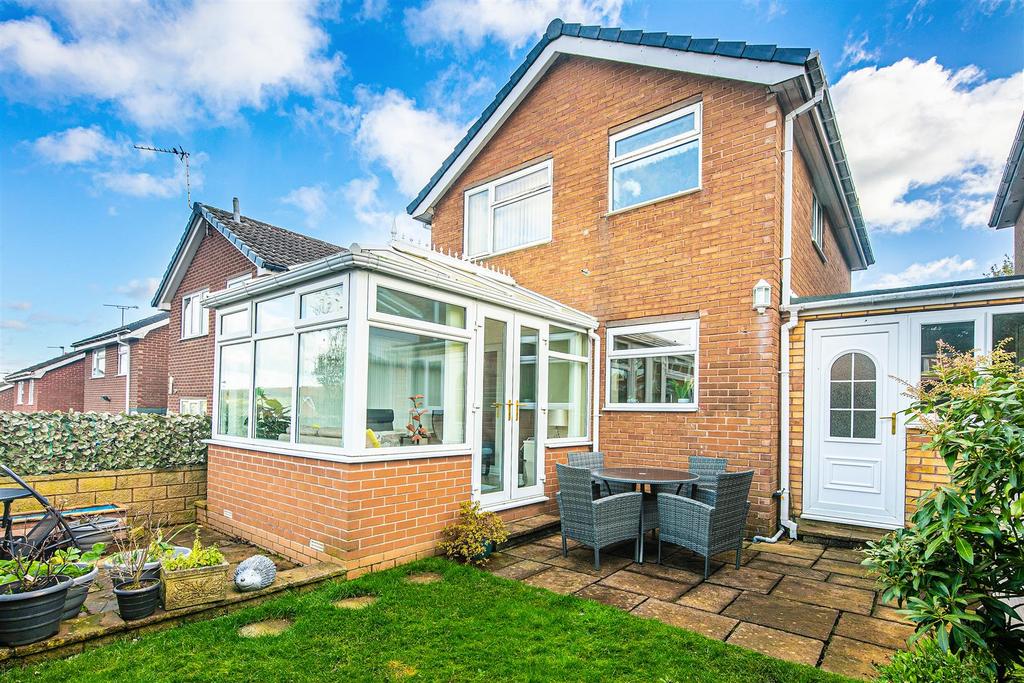 Townend Lane, Deepcar, Sheffield 3 bed detached house for sale - £240,000