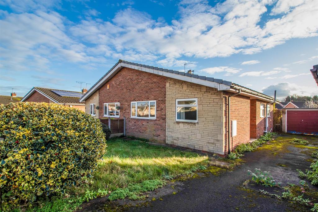 Fairway Drive, Normanton WF6 2 bed semidetached bungalow for sale £