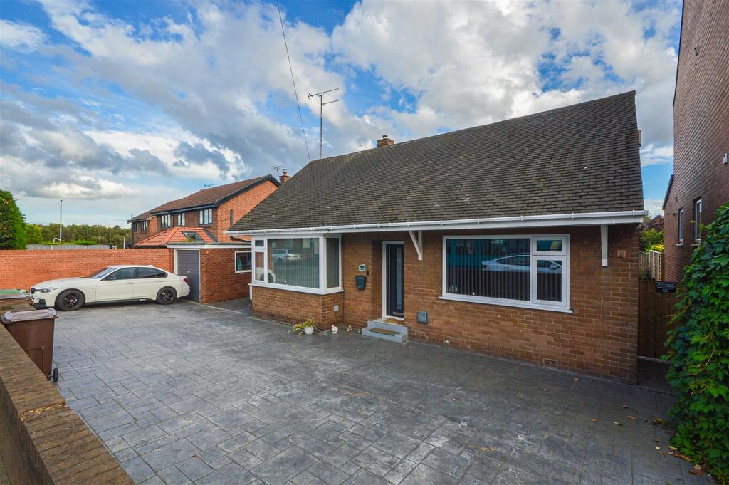 Church Road, Altofts WF6 4 bed detached bungalow for sale £300,000