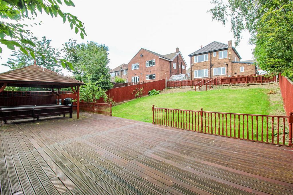 Lynwood Crescent, Pontefract WF8 3 bed detached house for sale £325,000