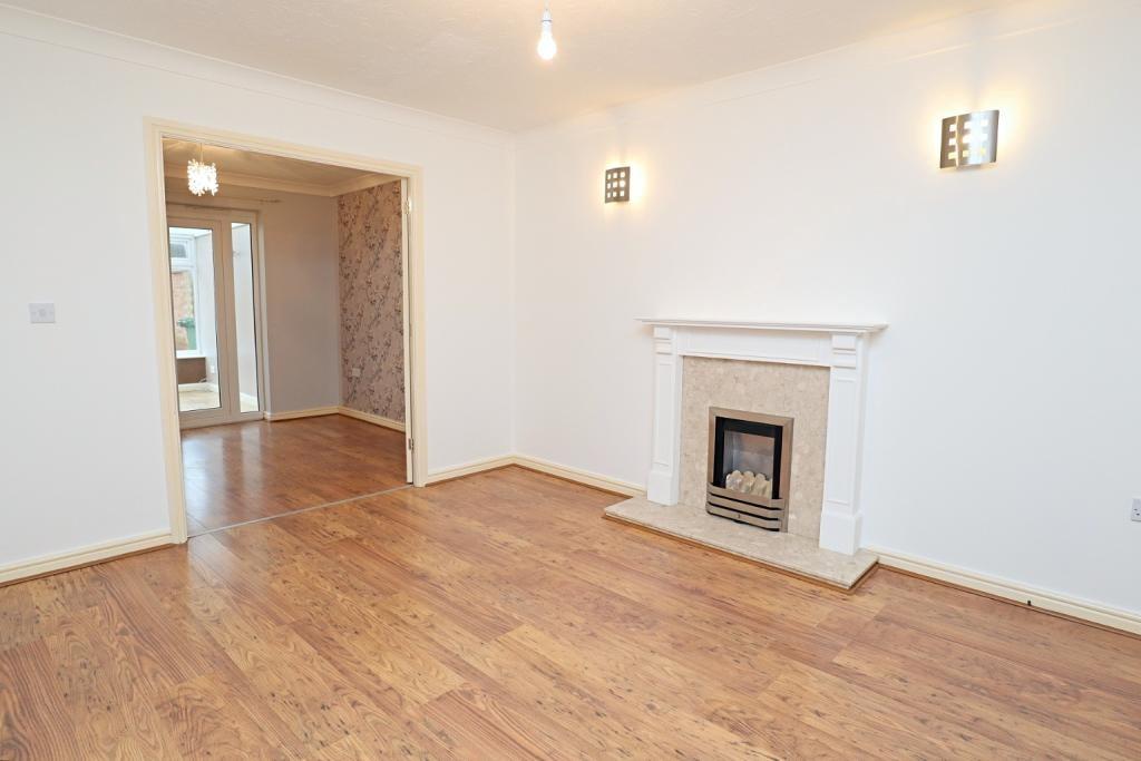 Upton Drive, Nuneaton, CV11 3 bed detached house for sale £262,000