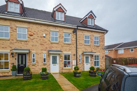 3 bedroom townhouse for sale, Whinbeck Avenue, Normanton WF6