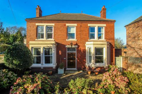 5 bedroom detached house for sale, The Mount, Pontefract WF8