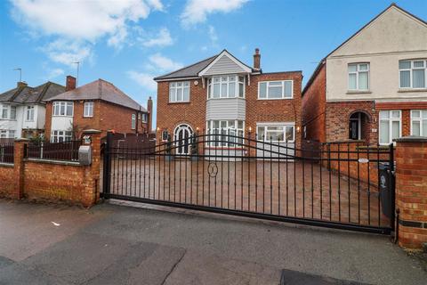 4 bedroom detached house for sale, Wellingborough Road, Rushden NN10