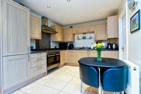 4 bedroom detached house for sale, Queens Court, Oswestry