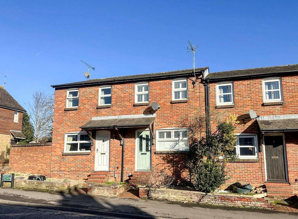 Station Road, Sawbridgeworth, CM21 2 bed terraced house for sale £315,000