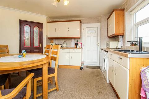 35 Huntwick Drive, Featherstone, Pontefract, WF7 5JN