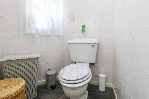 35 Huntwick Drive, Featherstone, Pontefract, WF7 5JN