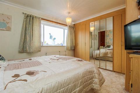 35 Huntwick Drive, Featherstone, Pontefract, WF7 5JN