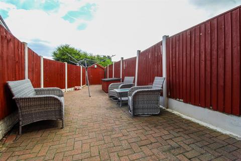 35 Huntwick Drive, Featherstone, Pontefract, WF7 5JN