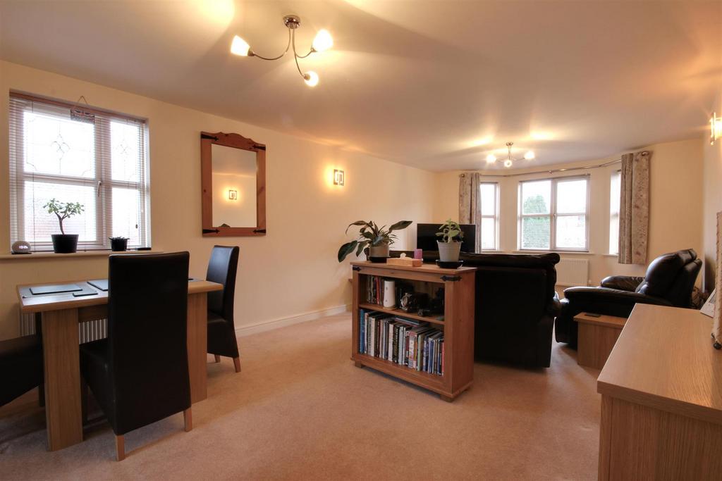 Crescent Court, Main Street, Willerby, Hull 2 bed apartment for sale