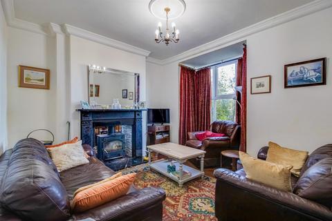 3 bedroom semi-detached house for sale, Bullenshaw Villas, Pontefract WF9