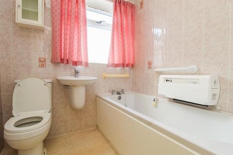 2 bedroom detached bungalow for sale, Lyndale Grove, Normanton WF6