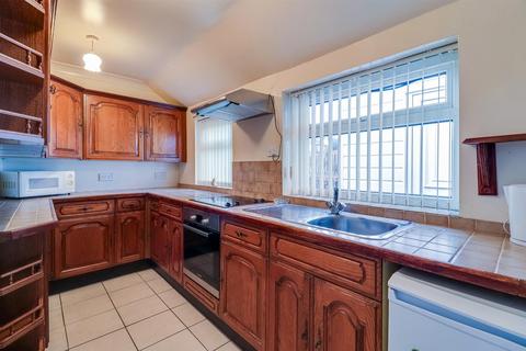 2 bedroom end of terrace house for sale, Firville Avenue, Normanton WF6