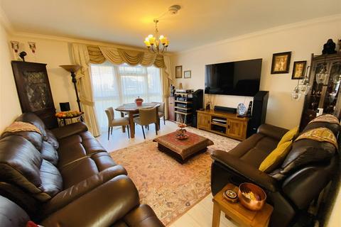2 bedroom flat for sale, Apsley Close, Harrow HA2