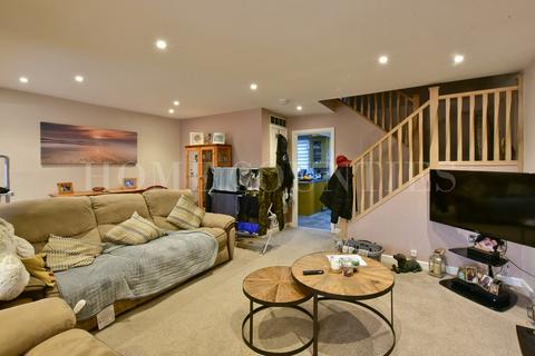 3 bedroom terraced house for sale, Willow Way, Potters Bar, EN6