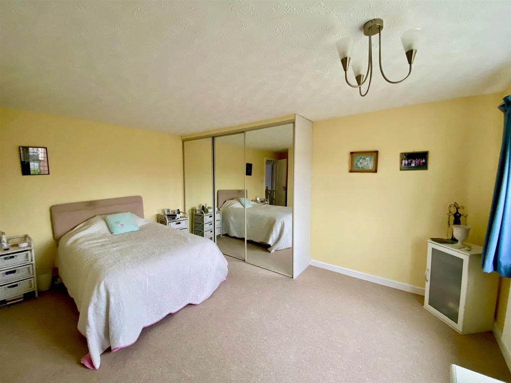 Bed 1.jpg