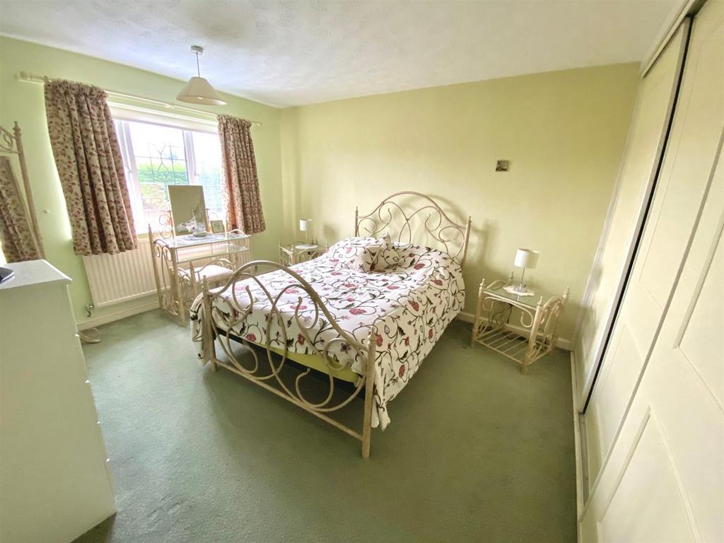 Bed 2.jpg