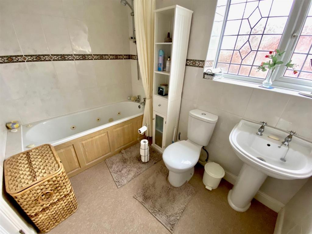 Main Bathroom.jpg