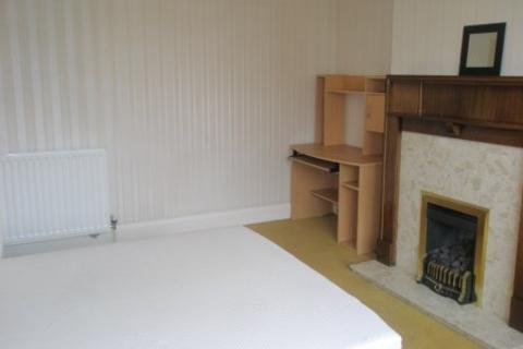 3 bedroom flat to rent, Valley View, Newcastle upon Tyne, NE2 2JS