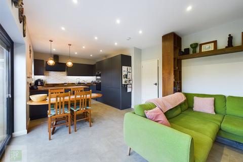 4 bedroom detached house for sale - Barkham Ride, Finchampstead, Wokingham, Berkshire, RG40