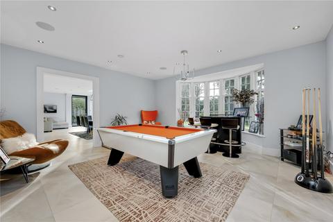 12 Orchard Way, Esher, KT10 9DY