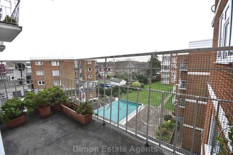 2 bedroom flat for sale, Leventhorpe Court, Gosport