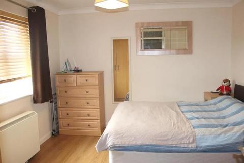 1 bedroom end of terrace house to rent, Englefield Green,  Surrey,  TW20
