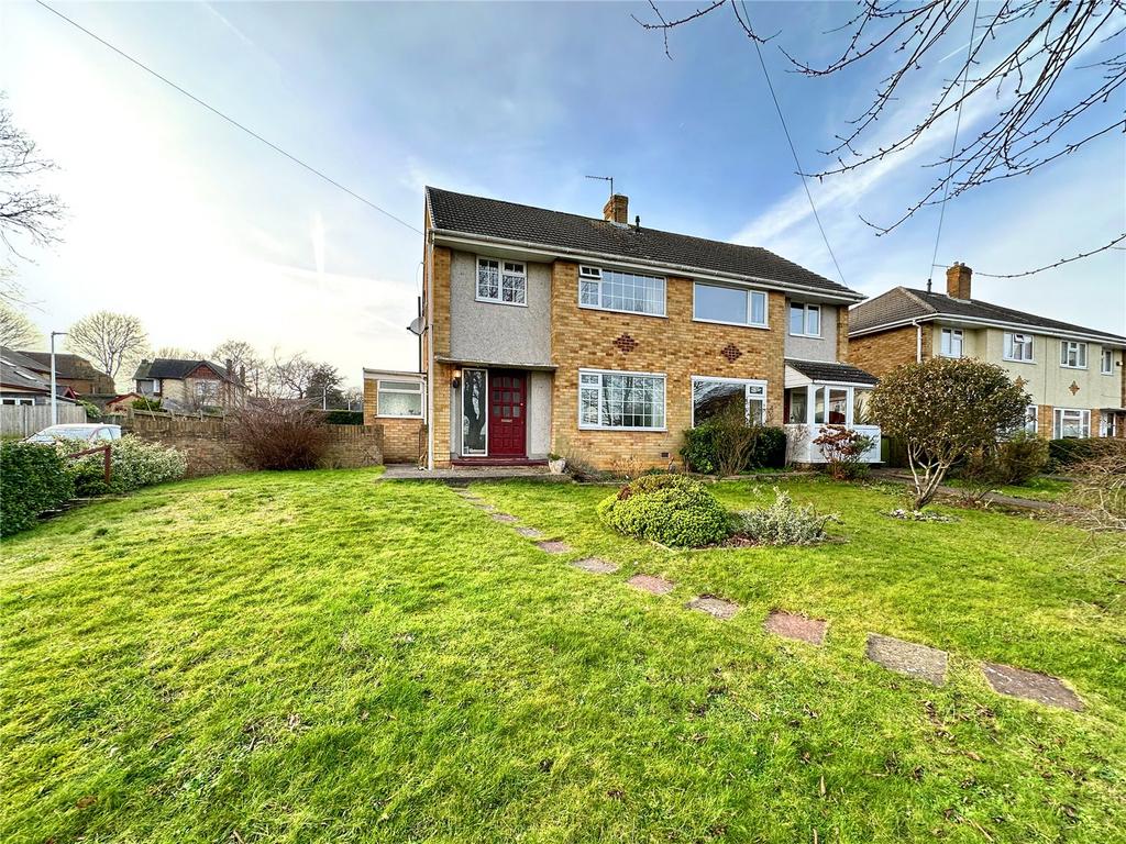 Sussex Drive, Walderslade, Kent, ME5 3 bed semidetached house for sale £325,000