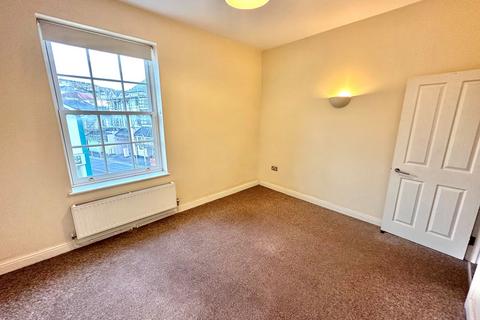 2 bedroom apartment to rent, Babbacombe Road, Torquay, TQ1