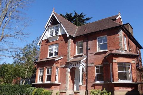 2 bedroom apartment to rent, St. Martins Avenue, Epsom