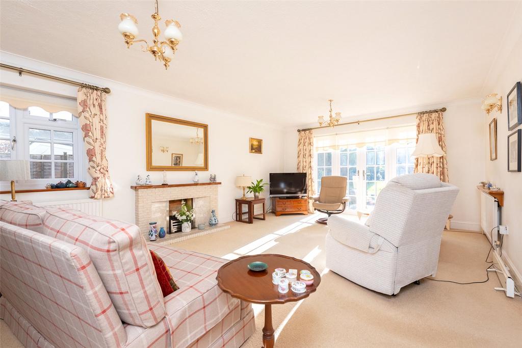Hartley Wintney, Hook RG27 5 bed detached house for sale £1,275,000