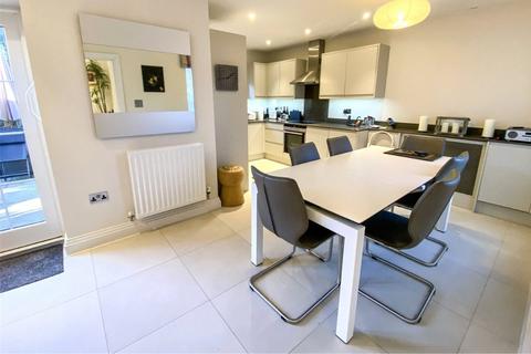 4 Monachus Row, Hartley Wintney, Hook, RG27 8DA