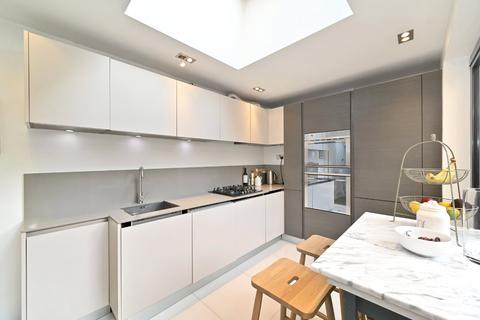 4 bedroom end of terrace house for sale - Valentine Road, South Hackney, London, E9