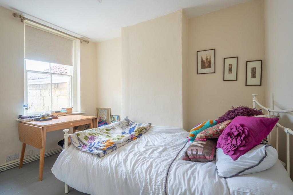 13 Larkhall Terrace BA1 6 RZ-2.jpg
