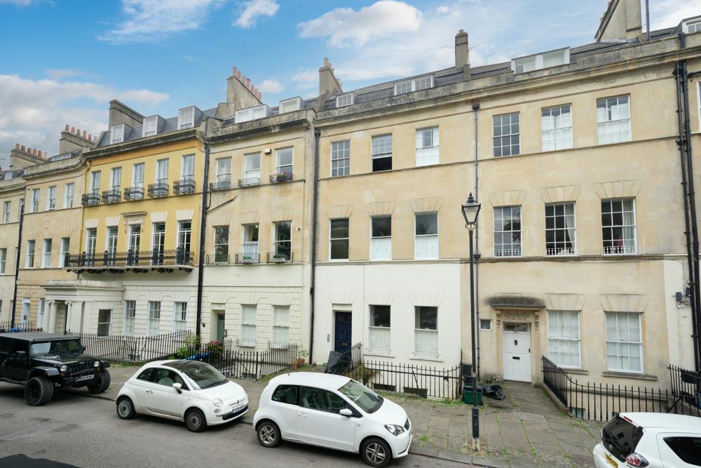 Lower Ground Floor, 11 Grosvenor Place BA1 6 AX-3 E