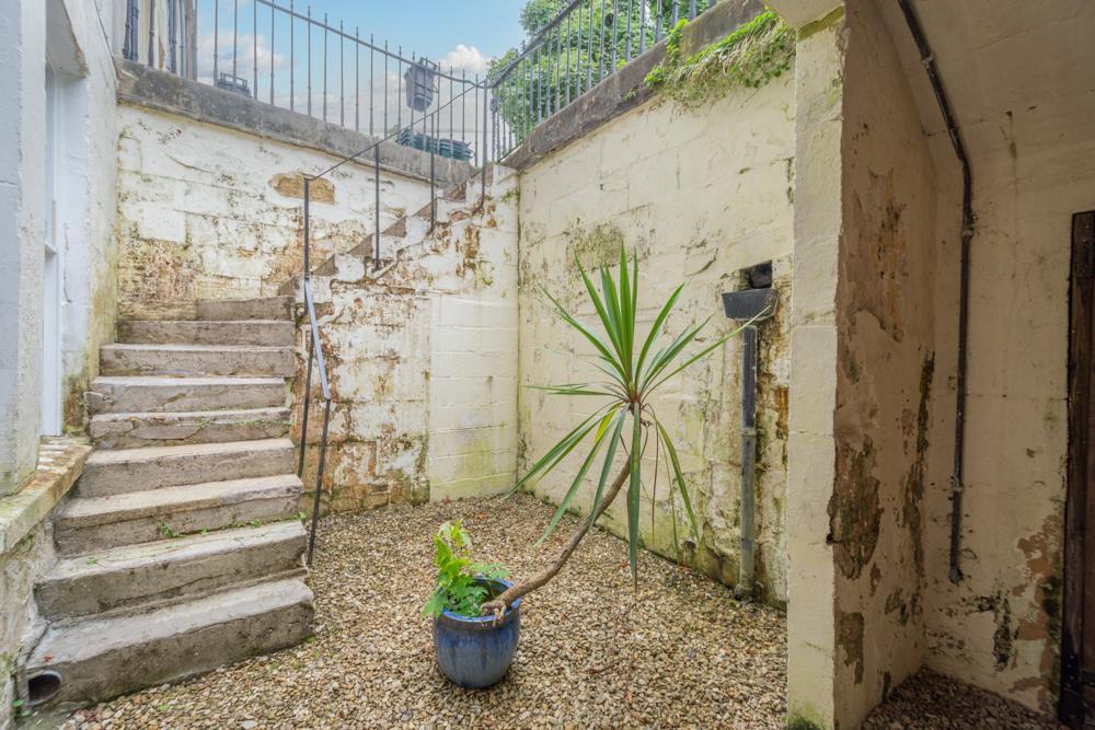 Lower Ground Floor, 11 Grosvenor Place BA1 6 AX-6 E