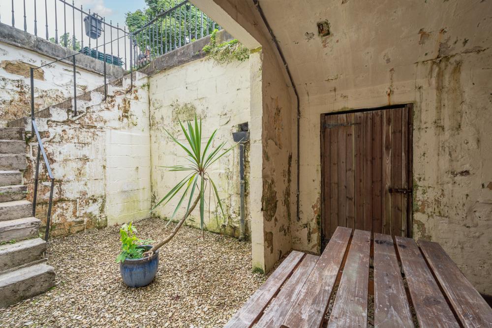 Lower Ground Floor, 11 Grosvenor Place BA1 6 AX-7 E