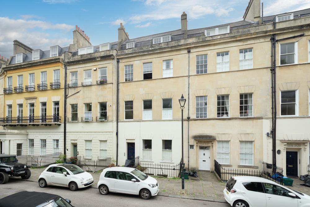 Lower Ground Floor, 11 Grosvenor Place BA1 6 AX-4 E