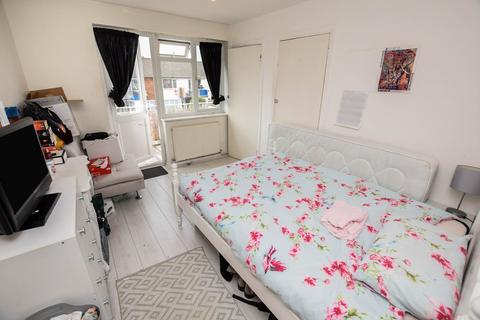 33 Ashdown Walk, Romford, RM7 8HL
