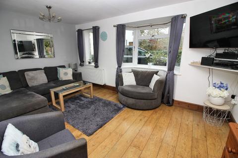 3 bedroom semi-detached house for sale - The Close, Borough Green TN15