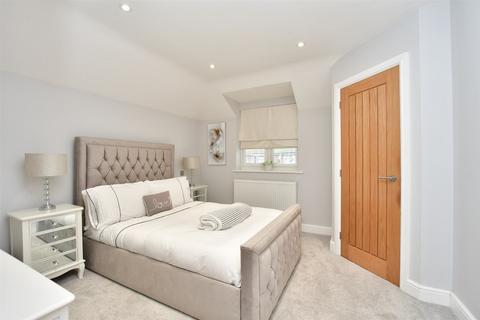 7 Doggetts Row, Isle Of Grain, Rochester, ME3 0BH