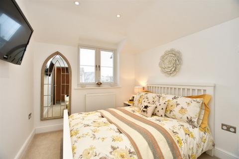 7 Doggetts Row, Isle Of Grain, Rochester, ME3 0BH