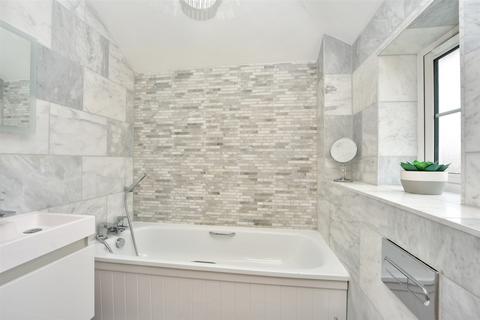 7 Doggetts Row, Isle Of Grain, Rochester, ME3 0BH