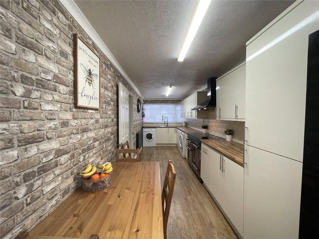 Harvington Close, Kidderminster... 4 bed semidetached house for sale